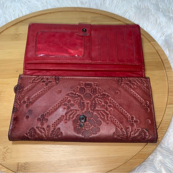 RIPCURL Surf Shack Wallet Leather Embossed Zip Coin Section - Picture 2 of 4